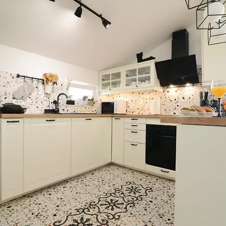 Iva's Cosy Apartment, Sea View And Free Parking * Zadar