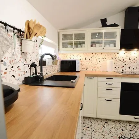 Iva's Cosy Apartment, Sea View And Free Parking * Zadar