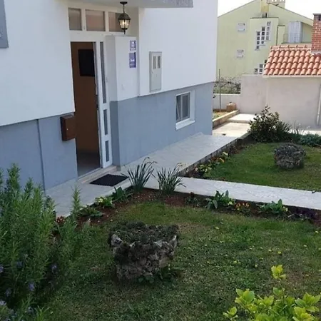 Iva's Cosy Apartment, Sea View And Free Parking Zadar