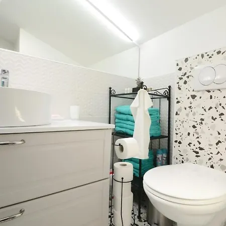 Iva's Cosy Apartment, Sea View And Free Parking * Zadar