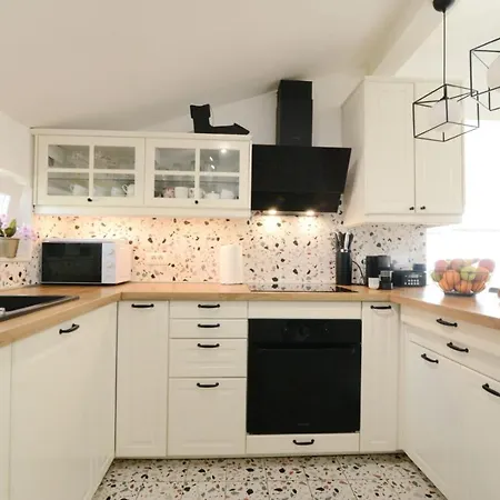 Iva's Cosy Apartment, Sea View And Free Parking * Zadar