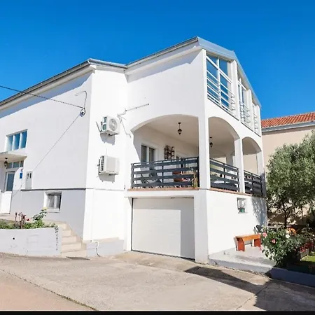 Iva's Cosy Apartment, Sea View And Free Parking Appartement