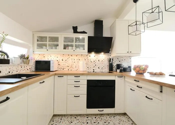 Iva's Cosy Apartment, Sea View And Free Parking * Zadar