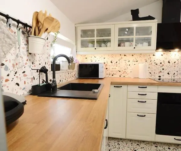 Iva's Cosy Apartment, Sea View And Free Parking * Zadar