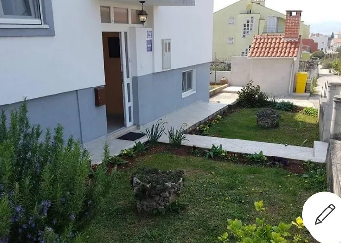 Iva's Cosy Apartment, Sea View And Free Parking Zadar